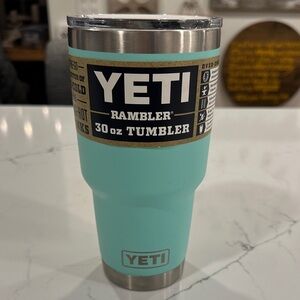 YETI Rambler 30 oz Tumbler in Seafoam